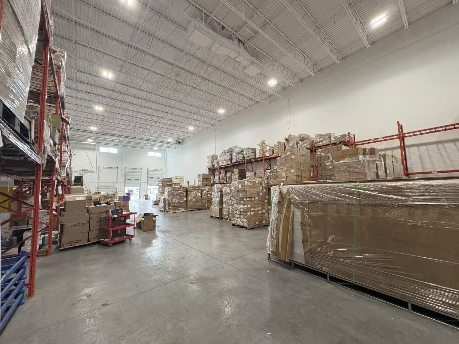 Pallet storage inside warehouse